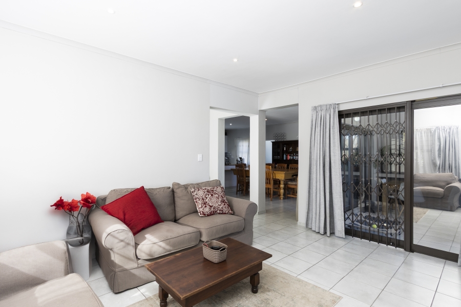 6 Bedroom Property for Sale in Sir Lowrys Pass Village Western Cape